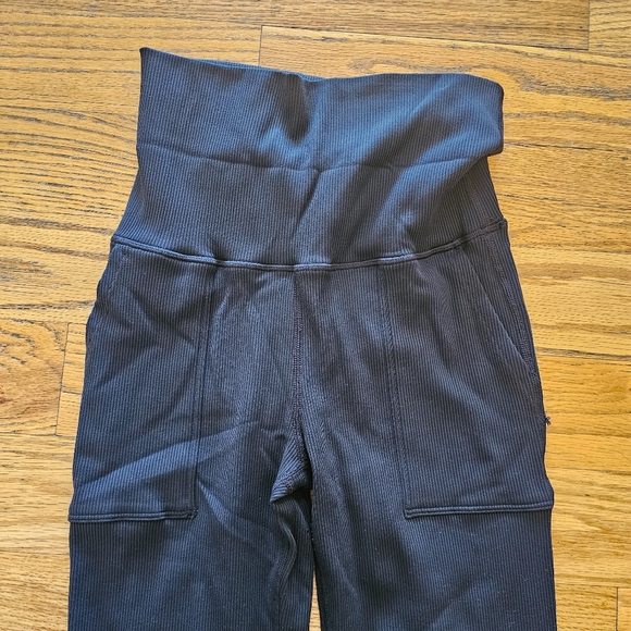 NWT Aerie Offline Size M Foldover Waist Black Flare Legging Ribbed with Pockets - Picture 7 of 8